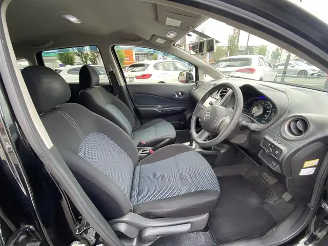 日産 ノート X DIG－S 福岡県 2013(平25)年 10.6万km スーパーブラック ・スーパーチャージャー/・純正ナビ ”MM312D-W”/ワンセグTV/CD/AUX/ipod/SD/・スマートキー/・純正14インチAW/・ドアバイザー/・ETC/・シートリフター/・ECOモード/・保証書/取扱説明書/・スペアキー