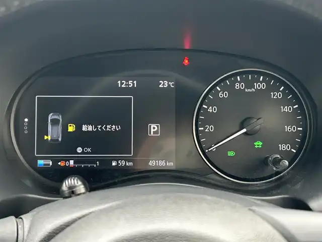 日産 キックス X 兵庫県 2022(令4)年 5万km ブリリアントホワイトパール/ピュアブラック 2トーン 純正SDナビ/フルセグテレビ/BTオーディオ/CD/DVD再生機能/全方位カメラ/デジタルインナーミラー/純正エアロ（フロント・サイド・リア）/ETC/ステアリングヒーター/シートヒーター/LEDヘッドライト/フォグランプ/スペアキー/純正17インチAW