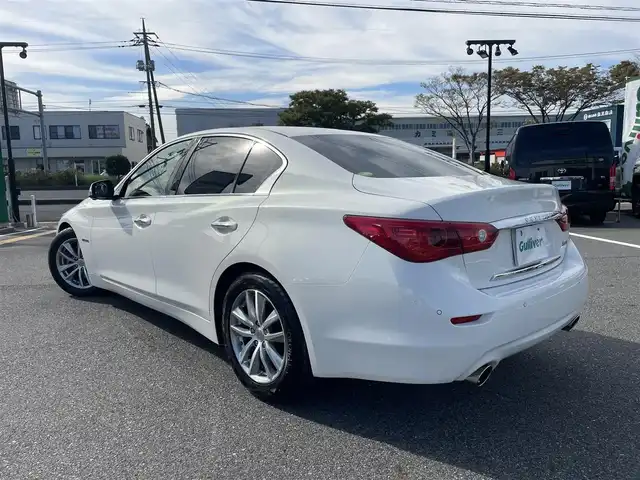 日産 スカイライン ハイブリッド 350GT 鳥取県 2015(平27)年 4万km クリスタルホワイトパール 純正ナビ/フルセグ/DVD/CD/BT/USB/アラウンドビューモニター/ビルトインETC/ハーフレザーシート/前席パワーシート/クルーズコントロール/純正17インチアルミホイール/プッシュエンジンスタート/LEDヘットライト/オートライト/フロアマット/スペアキーｘ１/保証書/取扱説明書