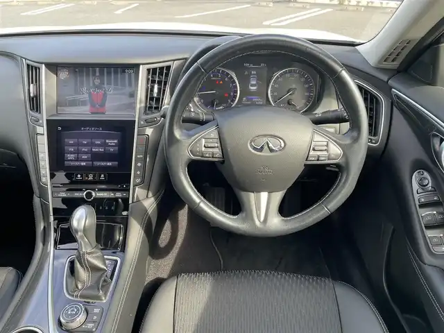 日産 スカイライン ハイブリッド 350GT 鳥取県 2015(平27)年 4万km クリスタルホワイトパール 純正ナビ/フルセグ/DVD/CD/BT/USB/アラウンドビューモニター/ビルトインETC/ハーフレザーシート/前席パワーシート/クルーズコントロール/純正17インチアルミホイール/プッシュエンジンスタート/LEDヘットライト/オートライト/フロアマット/スペアキーｘ１/保証書/取扱説明書