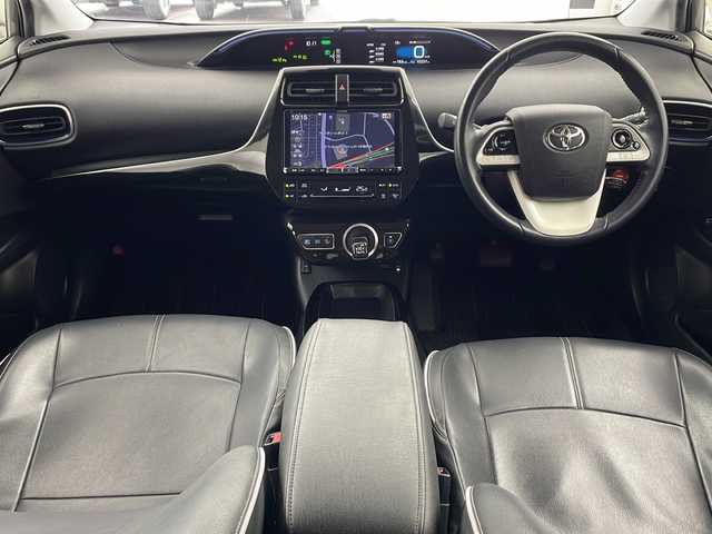 トヨタ プリウス A ツーリングセレクション 兵庫県 2016(平28)年 4.4万km グレーメタリック ・モデリスタエアロ/・トヨタセーフティーセンス/・プリクラッシュセーフティ/・レーンディバチャーアラート/・クリアランスソナー/・ふらつき警報/・ブラインドスポットモニター/・ヘッドアップディスプレイ/・パーキングアシスト/・レーダークルーズコントロール/・オートマチックハイビーム/・アルパイン製9インチナビ＆フルセグ＆BT＆DVD/・バックカメラ/・LEDライト/・LEDフォグランプ/・オートライト/・前席シートヒーター/・ビルトインETC/・スマートキー/・プッシュスタート/・合皮シート/・フロアマット/・革調シートカバー