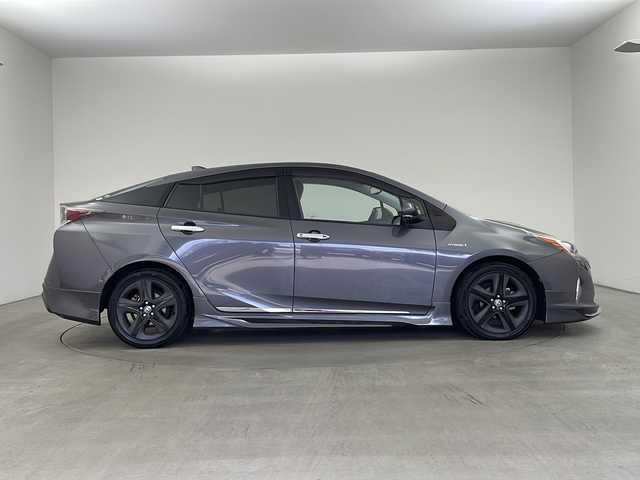 トヨタ プリウス A ツーリングセレクション 兵庫県 2016(平28)年 4.4万km グレーメタリック ・モデリスタエアロ/・トヨタセーフティーセンス/・プリクラッシュセーフティ/・レーンディバチャーアラート/・クリアランスソナー/・ふらつき警報/・ブラインドスポットモニター/・ヘッドアップディスプレイ/・パーキングアシスト/・レーダークルーズコントロール/・オートマチックハイビーム/・アルパイン製9インチナビ＆フルセグ＆BT＆DVD/・バックカメラ/・LEDライト/・LEDフォグランプ/・オートライト/・前席シートヒーター/・ビルトインETC/・スマートキー/・プッシュスタート/・合皮シート/・フロアマット/・革調シートカバー