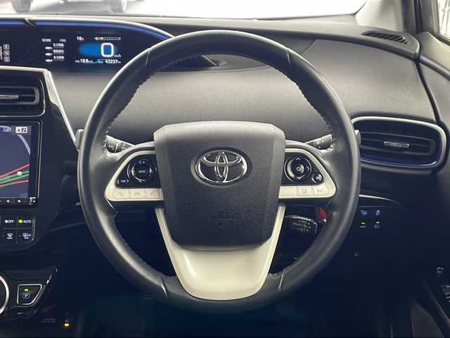 トヨタ プリウス A ツーリングセレクション 兵庫県 2016(平28)年 4.4万km グレーメタリック ・モデリスタエアロ/・トヨタセーフティーセンス/・プリクラッシュセーフティ/・レーンディバチャーアラート/・クリアランスソナー/・ふらつき警報/・ブラインドスポットモニター/・ヘッドアップディスプレイ/・パーキングアシスト/・レーダークルーズコントロール/・オートマチックハイビーム/・アルパイン製9インチナビ＆フルセグ＆BT＆DVD/・バックカメラ/・LEDライト/・LEDフォグランプ/・オートライト/・前席シートヒーター/・ビルトインETC/・スマートキー/・プッシュスタート/・合皮シート/・フロアマット/・革調シートカバー