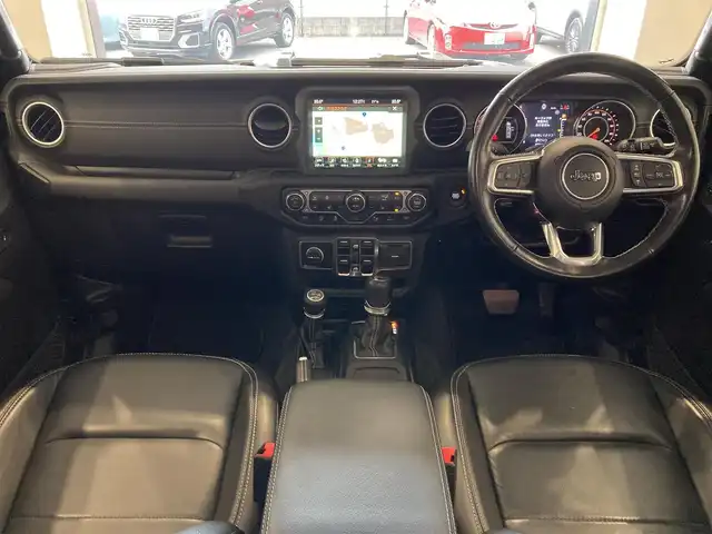 クライスラー・ジープ ジープ ラングラー アンリミテッド サハラ 熊本県 2023(令5)年 4.4万km ブラック ブラックレザーシート/シートヒーター/ハンドルヒーター/純正メモリナビ/AppleCarPlay/androidauto/AUX/USB/Bluetooth/フルセグテレビ/ALPINEサラウンドシステム/バックカメラ/フロントカメラ/サイドカメラ/コーナーセンサー/パーキングアシスト/アダプティブクルーズコントロール/ETC2.0/LEDヘッドライト/LEDフォグライト