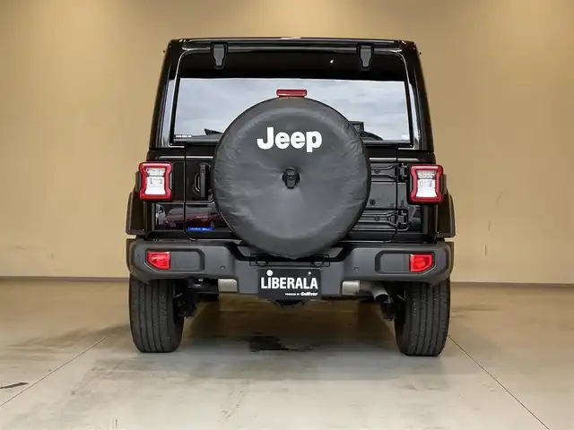 クライスラー・ジープ ジープ ラングラー アンリミテッド サハラ 熊本県 2023(令5)年 4.4万km ブラック ブラックレザーシート/シートヒーター/ハンドルヒーター/純正メモリナビ/AppleCarPlay/androidauto/AUX/USB/Bluetooth/フルセグテレビ/ALPINEサラウンドシステム/バックカメラ/フロントカメラ/サイドカメラ/コーナーセンサー/パーキングアシスト/アダプティブクルーズコントロール/ETC2.0/LEDヘッドライト/LEDフォグライト