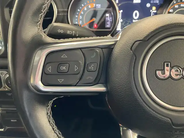 クライスラー・ジープ ジープ ラングラー アンリミテッド サハラ 熊本県 2023(令5)年 4.4万km ブラック ブラックレザーシート/シートヒーター/ハンドルヒーター/純正メモリナビ/AppleCarPlay/androidauto/AUX/USB/Bluetooth/フルセグテレビ/ALPINEサラウンドシステム/バックカメラ/フロントカメラ/サイドカメラ/コーナーセンサー/パーキングアシスト/アダプティブクルーズコントロール/ETC2.0/LEDヘッドライト/LEDフォグライト