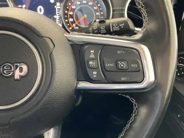 クライスラー・ジープ ジープ ラングラー アンリミテッド サハラ 熊本県 2023(令5)年 4.4万km ブラック ブラックレザーシート/シートヒーター/ハンドルヒーター/純正メモリナビ/AppleCarPlay/androidauto/AUX/USB/Bluetooth/フルセグテレビ/ALPINEサラウンドシステム/バックカメラ/フロントカメラ/サイドカメラ/コーナーセンサー/パーキングアシスト/アダプティブクルーズコントロール/ETC2.0/LEDヘッドライト/LEDフォグライト