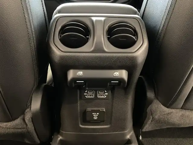 クライスラー・ジープ ジープ ラングラー アンリミテッド サハラ 熊本県 2023(令5)年 4.4万km ブラック ブラックレザーシート/シートヒーター/ハンドルヒーター/純正メモリナビ/AppleCarPlay/androidauto/AUX/USB/Bluetooth/フルセグテレビ/ALPINEサラウンドシステム/バックカメラ/フロントカメラ/サイドカメラ/コーナーセンサー/パーキングアシスト/アダプティブクルーズコントロール/ETC2.0/LEDヘッドライト/LEDフォグライト