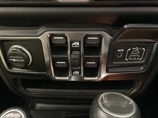 クライスラー・ジープ ジープ ラングラー アンリミテッド サハラ 熊本県 2023(令5)年 4.4万km ブラック ブラックレザーシート/シートヒーター/ハンドルヒーター/純正メモリナビ/AppleCarPlay/androidauto/AUX/USB/Bluetooth/フルセグテレビ/ALPINEサラウンドシステム/バックカメラ/フロントカメラ/サイドカメラ/コーナーセンサー/パーキングアシスト/アダプティブクルーズコントロール/ETC2.0/LEDヘッドライト/LEDフォグライト