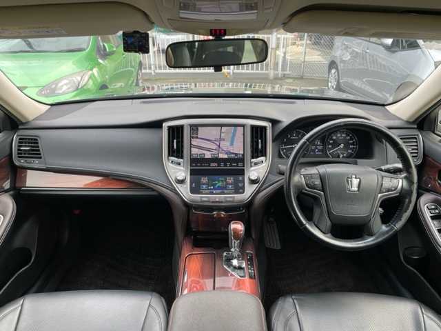 トヨタ クラウン ロイヤル ロイヤルサルーン 神奈川県 2015(平27)年 9万km ブラック 純正HDDナビ/・DTV/CD/DVD/MSV/BT		/バックカメラ/純正16インチAW/フロント/サイド/リアアンダーエアロ/革調シートカバー/フロントパワーシート/トランクイージークローザー/ビルトインETC		/前後ドライブレコーダー	/クルーズコントロール/オートライト/HIDヘッドライト/フォグランプ/プッシュEgスタート/ストップ		/スマートキー/W/サイド/カーテンエアバック/純正フロアマット/取扱説明書