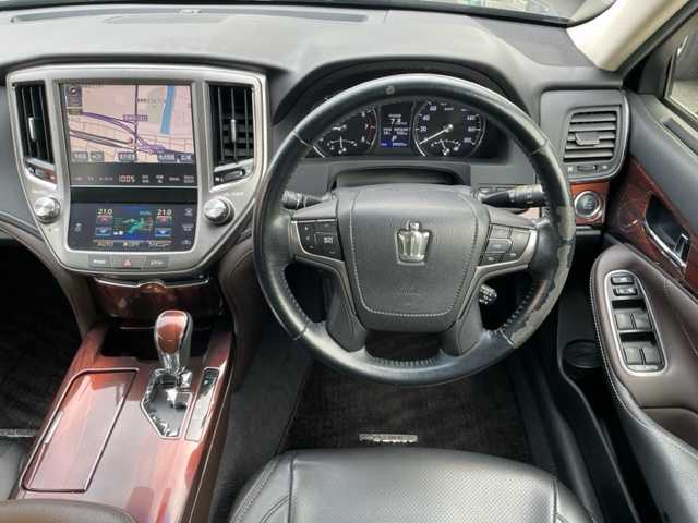 トヨタ クラウン ロイヤル ロイヤルサルーン 神奈川県 2015(平27)年 9万km ブラック 純正HDDナビ/・DTV/CD/DVD/MSV/BT		/バックカメラ/純正16インチAW/フロント/サイド/リアアンダーエアロ/革調シートカバー/フロントパワーシート/トランクイージークローザー/ビルトインETC		/前後ドライブレコーダー	/クルーズコントロール/オートライト/HIDヘッドライト/フォグランプ/プッシュEgスタート/ストップ		/スマートキー/W/サイド/カーテンエアバック/純正フロアマット/取扱説明書