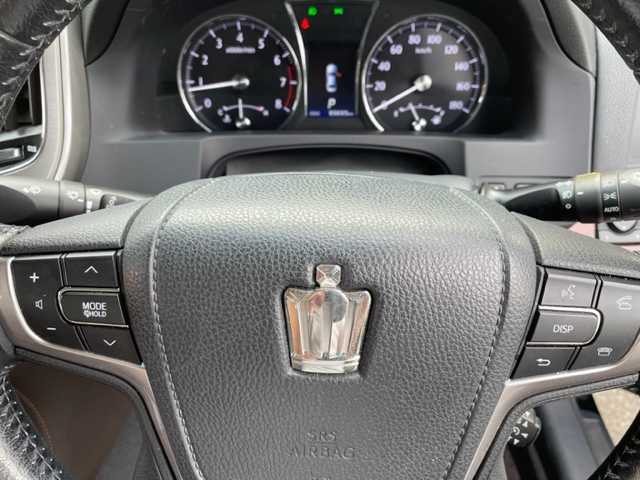 トヨタ クラウン ロイヤル ロイヤルサルーン 神奈川県 2015(平27)年 9万km ブラック 純正HDDナビ/・DTV/CD/DVD/MSV/BT		/バックカメラ/純正16インチAW/フロント/サイド/リアアンダーエアロ/革調シートカバー/フロントパワーシート/トランクイージークローザー/ビルトインETC		/前後ドライブレコーダー	/クルーズコントロール/オートライト/HIDヘッドライト/フォグランプ/プッシュEgスタート/ストップ		/スマートキー/W/サイド/カーテンエアバック/純正フロアマット/取扱説明書