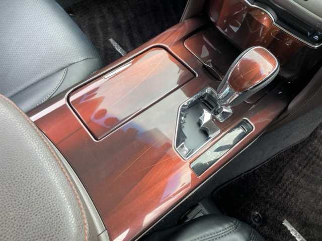 トヨタ クラウン ロイヤル ロイヤルサルーン 神奈川県 2015(平27)年 9万km ブラック 純正HDDナビ/・DTV/CD/DVD/MSV/BT		/バックカメラ/純正16インチAW/フロント/サイド/リアアンダーエアロ/革調シートカバー/フロントパワーシート/トランクイージークローザー/ビルトインETC		/前後ドライブレコーダー	/クルーズコントロール/オートライト/HIDヘッドライト/フォグランプ/プッシュEgスタート/ストップ		/スマートキー/W/サイド/カーテンエアバック/純正フロアマット/取扱説明書