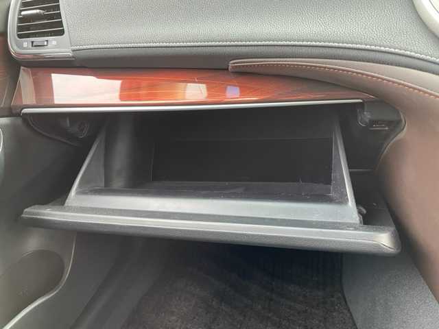 トヨタ クラウン ロイヤル ロイヤルサルーン 神奈川県 2015(平27)年 9万km ブラック 純正HDDナビ/・DTV/CD/DVD/MSV/BT		/バックカメラ/純正16インチAW/フロント/サイド/リアアンダーエアロ/革調シートカバー/フロントパワーシート/トランクイージークローザー/ビルトインETC		/前後ドライブレコーダー	/クルーズコントロール/オートライト/HIDヘッドライト/フォグランプ/プッシュEgスタート/ストップ		/スマートキー/W/サイド/カーテンエアバック/純正フロアマット/取扱説明書