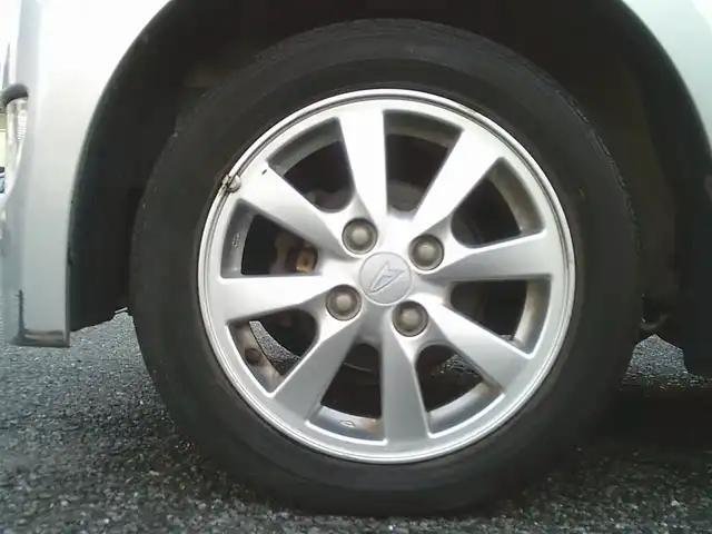 ダイハツ ムーヴ カスタム X 埼玉県 2008(平20)年 6.1万km ブライトシルバーメタリック ・ディーラー点検記録簿複数有り/・純正ナビ（DVD/ワンセグテレビ）/・ETC/・スマートキー/・スペアキー×１/・HIDヘッドライト/・電動格納ミラー/・ウィンカーミラー/・純正フロアマット/・純正ドアバイザー/・純正14インチアルミホイール/・取扱説明書