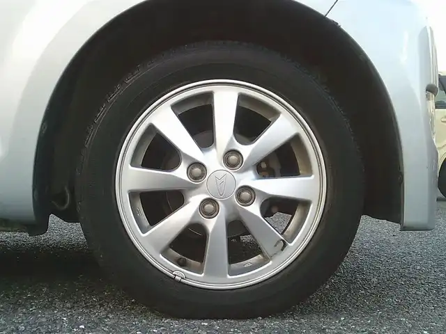 ダイハツ ムーヴ カスタム X 埼玉県 2008(平20)年 6.1万km ブライトシルバーメタリック ・ディーラー点検記録簿複数有り/・純正ナビ（DVD/ワンセグテレビ）/・ETC/・スマートキー/・スペアキー×１/・HIDヘッドライト/・電動格納ミラー/・ウィンカーミラー/・純正フロアマット/・純正ドアバイザー/・純正14インチアルミホイール/・取扱説明書