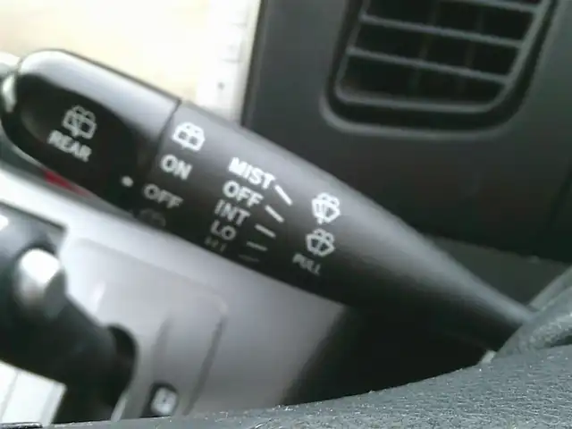 ダイハツ ムーヴ カスタム X 埼玉県 2008(平20)年 6.1万km ブライトシルバーメタリック ・ディーラー点検記録簿複数有り/・純正ナビ（DVD/ワンセグテレビ）/・ETC/・スマートキー/・スペアキー×１/・HIDヘッドライト/・電動格納ミラー/・ウィンカーミラー/・純正フロアマット/・純正ドアバイザー/・純正14インチアルミホイール/・取扱説明書