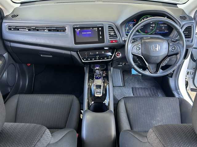 ホンダ ヴェゼル ハイブリッド X 静岡県 2014(平26)年 10.1万km ホワイトオーキッドパール 純正メモリナビ/・CD/・DVD/・ワンセグＴＶ/・Bluetooth/・USB/・HDMI/・iPod/・AM/・FM/主要装備/・衝突軽減/・レーンキープ/・クルコン/・バックカメラ/・ETC/・パドルシフト/・ステリモ/・電動パーキングブレーキ/・オートホールド/・LEDヘッドライト/・オートライト/・オートハイビーム/・フォグランプ/・スマートキー/・プッシュスタート/・純正フロアマット/・純正アルミホイール