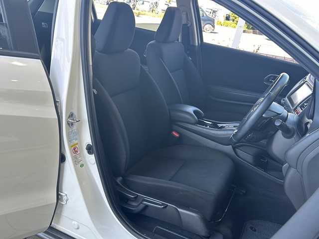 ホンダ ヴェゼル ハイブリッド X 静岡県 2014(平26)年 10.1万km ホワイトオーキッドパール 純正メモリナビ/・CD/・DVD/・ワンセグＴＶ/・Bluetooth/・USB/・HDMI/・iPod/・AM/・FM/主要装備/・衝突軽減/・レーンキープ/・クルコン/・バックカメラ/・ETC/・パドルシフト/・ステリモ/・電動パーキングブレーキ/・オートホールド/・LEDヘッドライト/・オートライト/・オートハイビーム/・フォグランプ/・スマートキー/・プッシュスタート/・純正フロアマット/・純正アルミホイール