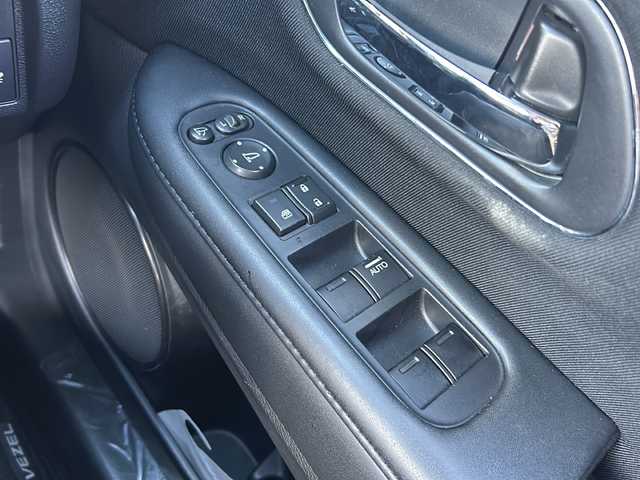 ホンダ ヴェゼル ハイブリッド X 静岡県 2014(平26)年 10.1万km ホワイトオーキッドパール 純正メモリナビ/・CD/・DVD/・ワンセグＴＶ/・Bluetooth/・USB/・HDMI/・iPod/・AM/・FM/主要装備/・衝突軽減/・レーンキープ/・クルコン/・バックカメラ/・ETC/・パドルシフト/・ステリモ/・電動パーキングブレーキ/・オートホールド/・LEDヘッドライト/・オートライト/・オートハイビーム/・フォグランプ/・スマートキー/・プッシュスタート/・純正フロアマット/・純正アルミホイール