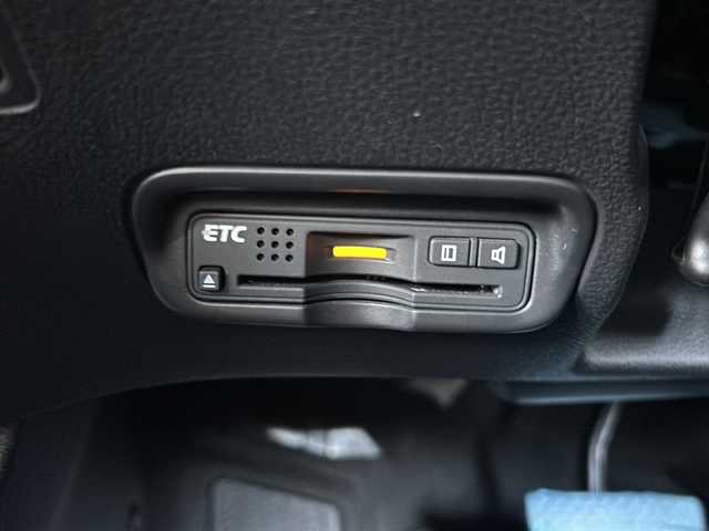 ホンダ ヴェゼル ハイブリッド X 静岡県 2014(平26)年 10.1万km ホワイトオーキッドパール 純正メモリナビ/・CD/・DVD/・ワンセグＴＶ/・Bluetooth/・USB/・HDMI/・iPod/・AM/・FM/主要装備/・衝突軽減/・レーンキープ/・クルコン/・バックカメラ/・ETC/・パドルシフト/・ステリモ/・電動パーキングブレーキ/・オートホールド/・LEDヘッドライト/・オートライト/・オートハイビーム/・フォグランプ/・スマートキー/・プッシュスタート/・純正フロアマット/・純正アルミホイール