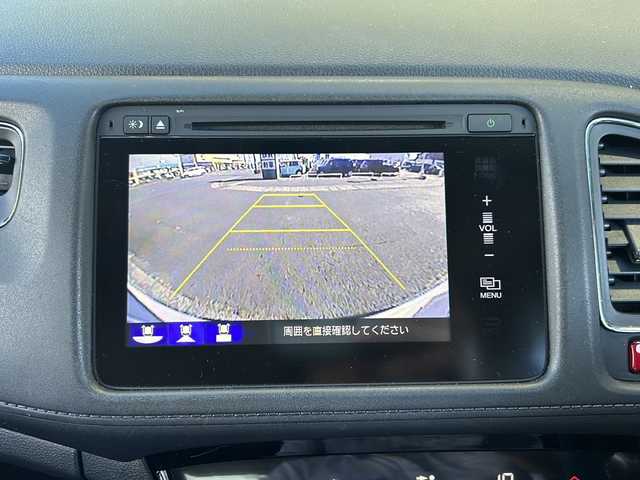 ホンダ ヴェゼル ハイブリッド X 静岡県 2014(平26)年 10.1万km ホワイトオーキッドパール 純正メモリナビ/・CD/・DVD/・ワンセグＴＶ/・Bluetooth/・USB/・HDMI/・iPod/・AM/・FM/主要装備/・衝突軽減/・レーンキープ/・クルコン/・バックカメラ/・ETC/・パドルシフト/・ステリモ/・電動パーキングブレーキ/・オートホールド/・LEDヘッドライト/・オートライト/・オートハイビーム/・フォグランプ/・スマートキー/・プッシュスタート/・純正フロアマット/・純正アルミホイール