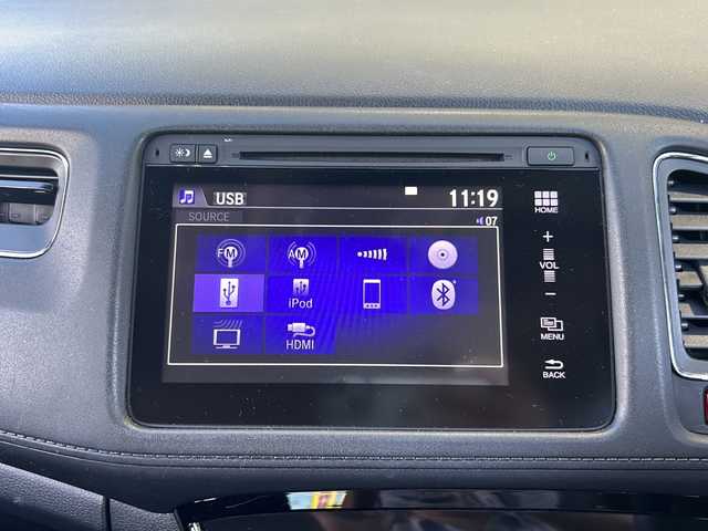 ホンダ ヴェゼル ハイブリッド X 静岡県 2014(平26)年 10.1万km ホワイトオーキッドパール 純正メモリナビ/・CD/・DVD/・ワンセグＴＶ/・Bluetooth/・USB/・HDMI/・iPod/・AM/・FM/主要装備/・衝突軽減/・レーンキープ/・クルコン/・バックカメラ/・ETC/・パドルシフト/・ステリモ/・電動パーキングブレーキ/・オートホールド/・LEDヘッドライト/・オートライト/・オートハイビーム/・フォグランプ/・スマートキー/・プッシュスタート/・純正フロアマット/・純正アルミホイール