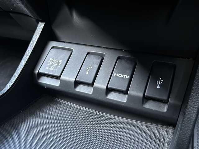 ホンダ ヴェゼル ハイブリッド X 静岡県 2014(平26)年 10.1万km ホワイトオーキッドパール 純正メモリナビ/・CD/・DVD/・ワンセグＴＶ/・Bluetooth/・USB/・HDMI/・iPod/・AM/・FM/主要装備/・衝突軽減/・レーンキープ/・クルコン/・バックカメラ/・ETC/・パドルシフト/・ステリモ/・電動パーキングブレーキ/・オートホールド/・LEDヘッドライト/・オートライト/・オートハイビーム/・フォグランプ/・スマートキー/・プッシュスタート/・純正フロアマット/・純正アルミホイール