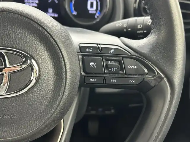 トヨタ ヤリス ハイブリッド Z 熊本県 2020(令2)年 4.1万km ホワイトパールクリスタルシャイン ワンオーナー　/禁煙車　/純正ディスプレイオーディオ（ＡｐｐｌＣａｒＰｌａｙ・ＡｎｄｒｏｉｄＡｕｔｏ・ＢＴ・フルセグ・ＵＳＢ）/バックカメラ　/純正前後ドライブレコーダー　/レーダークルーズコントロール　/前席シートヒーター/前後クリアランスソナー/衝突軽減ブレーキ/レーンキープアシスト/横滑り防止/ブラインドスポットモニター/パーキングアシスト/純正フロアマット/オートライト/オートマチックハイビーム/LEDヘッドライト/フォグライト/スマートキー/プッシュスタート/スペアキー1本/保証書/取扱説明書