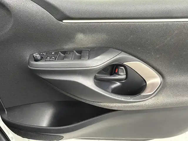 トヨタ ヤリス ハイブリッド Z 熊本県 2020(令2)年 4.1万km ホワイトパールクリスタルシャイン ワンオーナー　/禁煙車　/純正ディスプレイオーディオ（ＡｐｐｌＣａｒＰｌａｙ・ＡｎｄｒｏｉｄＡｕｔｏ・ＢＴ・フルセグ・ＵＳＢ）/バックカメラ　/純正前後ドライブレコーダー　/レーダークルーズコントロール　/前席シートヒーター/前後クリアランスソナー/衝突軽減ブレーキ/レーンキープアシスト/横滑り防止/ブラインドスポットモニター/パーキングアシスト/純正フロアマット/オートライト/オートマチックハイビーム/LEDヘッドライト/フォグライト/スマートキー/プッシュスタート/スペアキー1本/保証書/取扱説明書