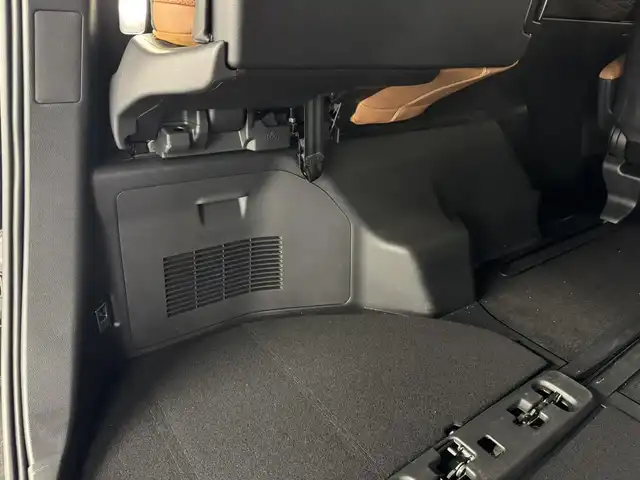 トヨタ ヴェルファイア ハイブリット Z プレミア 三重県 2024(令6)年 0.7万km ブラック ハイブリッド/FF/MTモード付フロアCVT/14型ナビ/（FM/AM/TV/Bluetooth/USB/iPod/Miracast/CarPlay/AndroidAuto）/13.2型 有機EL後席モニター V13T-R72F/パノラミックビューモニター（床下透過機能付）/モデリスタエアロ（F/S/R下）、シグネチャーイルミブレード/両側パワースライドドア/ドラレコ前後/ETC2.0/Toyota Safety Sense/●PCS、LTA、レーダークルコン、アダプティブハイビーム、RSA、PDA、緊急操舵支援＋前後クロストラフィックアラート*/●パーキングサポートブレーキ/・BSM/LCA/安心降車アシスト/・Advanced Drive/アドバンスト・パーク　など/装備/・【OP】デジタルインナーミラー/・【OP】ユニバーサルステップ（両側）/・左右独立ムーンルーフ/・プレミアムナッパ本革シート（茶）/・シートヒーター＆ベンチレーション（D/N/2nd）/・ステアリングヒーター/・パワーシート（Dメモリー付8way/N4way/2ndリクライニング＆オットマン）/・パワーバックドア/・HUD/・100Vコンセント（1500W）/・タッチトレーサーオペレーション/・3眼LEDヘッドランプ/・おくだけ充電/・19inAW/・保/・スマートキーx2/など