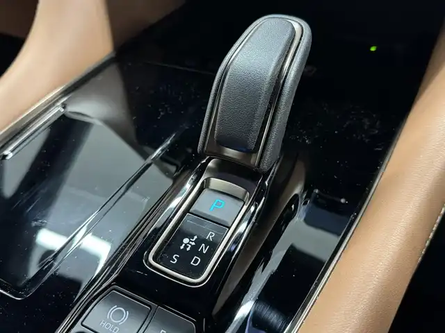 トヨタ ヴェルファイア ハイブリット Z プレミア 三重県 2024(令6)年 0.7万km ブラック ハイブリッド/FF/MTモード付フロアCVT/14型ナビ/（FM/AM/TV/Bluetooth/USB/iPod/Miracast/CarPlay/AndroidAuto）/13.2型 有機EL後席モニター V13T-R72F/パノラミックビューモニター（床下透過機能付）/モデリスタエアロ（F/S/R下）、シグネチャーイルミブレード/両側パワースライドドア/ドラレコ前後/ETC2.0/Toyota Safety Sense/●PCS、LTA、レーダークルコン、アダプティブハイビーム、RSA、PDA、緊急操舵支援＋前後クロストラフィックアラート*/●パーキングサポートブレーキ/・BSM/LCA/安心降車アシスト/・Advanced Drive/アドバンスト・パーク　など/装備/・【OP】デジタルインナーミラー/・【OP】ユニバーサルステップ（両側）/・左右独立ムーンルーフ/・プレミアムナッパ本革シート（茶）/・シートヒーター＆ベンチレーション（D/N/2nd）/・ステアリングヒーター/・パワーシート（Dメモリー付8way/N4way/2ndリクライニング＆オットマン）/・パワーバックドア/・HUD/・100Vコンセント（1500W）/・タッチトレーサーオペレーション/・3眼LEDヘッドランプ/・おくだけ充電/・19inAW/・保/・スマートキーx2/など