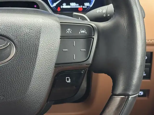 トヨタ ヴェルファイア ハイブリット Z プレミア 三重県 2024(令6)年 0.7万km ブラック ハイブリッド/FF/MTモード付フロアCVT/14型ナビ/（FM/AM/TV/Bluetooth/USB/iPod/Miracast/CarPlay/AndroidAuto）/13.2型 有機EL後席モニター V13T-R72F/パノラミックビューモニター（床下透過機能付）/モデリスタエアロ（F/S/R下）、シグネチャーイルミブレード/両側パワースライドドア/ドラレコ前後/ETC2.0/Toyota Safety Sense/●PCS、LTA、レーダークルコン、アダプティブハイビーム、RSA、PDA、緊急操舵支援＋前後クロストラフィックアラート*/●パーキングサポートブレーキ/・BSM/LCA/安心降車アシスト/・Advanced Drive/アドバンスト・パーク　など/装備/・【OP】デジタルインナーミラー/・【OP】ユニバーサルステップ（両側）/・左右独立ムーンルーフ/・プレミアムナッパ本革シート（茶）/・シートヒーター＆ベンチレーション（D/N/2nd）/・ステアリングヒーター/・パワーシート（Dメモリー付8way/N4way/2ndリクライニング＆オットマン）/・パワーバックドア/・HUD/・100Vコンセント（1500W）/・タッチトレーサーオペレーション/・3眼LEDヘッドランプ/・おくだけ充電/・19inAW/・保/・スマートキーx2/など