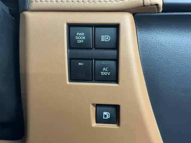 トヨタ ヴェルファイア ハイブリット Z プレミア 三重県 2024(令6)年 0.7万km ブラック ハイブリッド/FF/MTモード付フロアCVT/14型ナビ/（FM/AM/TV/Bluetooth/USB/iPod/Miracast/CarPlay/AndroidAuto）/13.2型 有機EL後席モニター V13T-R72F/パノラミックビューモニター（床下透過機能付）/モデリスタエアロ（F/S/R下）、シグネチャーイルミブレード/両側パワースライドドア/ドラレコ前後/ETC2.0/Toyota Safety Sense/●PCS、LTA、レーダークルコン、アダプティブハイビーム、RSA、PDA、緊急操舵支援＋前後クロストラフィックアラート*/●パーキングサポートブレーキ/・BSM/LCA/安心降車アシスト/・Advanced Drive/アドバンスト・パーク　など/装備/・【OP】デジタルインナーミラー/・【OP】ユニバーサルステップ（両側）/・左右独立ムーンルーフ/・プレミアムナッパ本革シート（茶）/・シートヒーター＆ベンチレーション（D/N/2nd）/・ステアリングヒーター/・パワーシート（Dメモリー付8way/N4way/2ndリクライニング＆オットマン）/・パワーバックドア/・HUD/・100Vコンセント（1500W）/・タッチトレーサーオペレーション/・3眼LEDヘッドランプ/・おくだけ充電/・19inAW/・保/・スマートキーx2/など