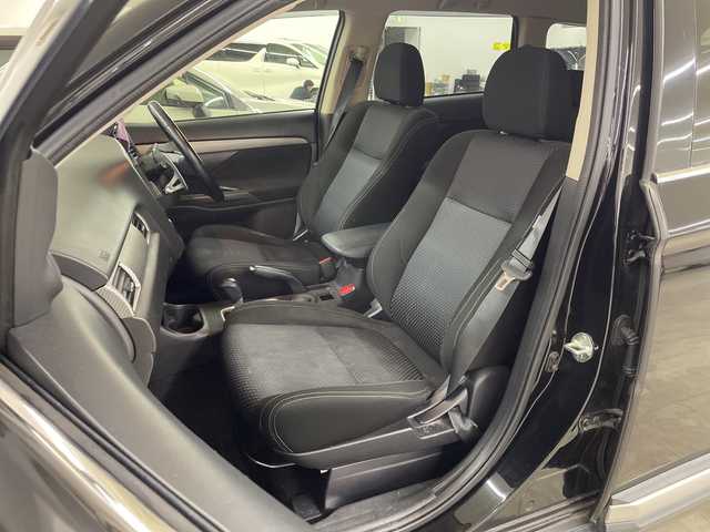 三菱 アウトランダー 20G 長崎県 2015(平27)年 15.7万km アメジストブラック イクリプスナビ（AVN-Z05i）/・フルセグ/・DVD/・Bluetooth/パドルシフト/クルーズコントロール/ステアリングリモコン/バックカメラ/銃声18インチアルミ/HIDライト/コーナーセンサー/スマートキー/フォグライト/シートリフター/電格ウィンカーミラー/バイザー