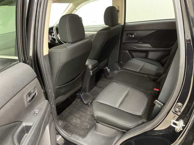 三菱 アウトランダー 20G 長崎県 2015(平27)年 15.7万km アメジストブラック イクリプスナビ（AVN-Z05i）/・フルセグ/・DVD/・Bluetooth/パドルシフト/クルーズコントロール/ステアリングリモコン/バックカメラ/銃声18インチアルミ/HIDライト/コーナーセンサー/スマートキー/フォグライト/シートリフター/電格ウィンカーミラー/バイザー