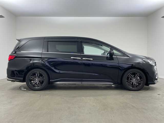 ホンダ オデッセイ ハイブリッド e:HEVアブソルート EX 兵庫県 2020(令2)年 4.7万km プレミアムスパークルブラックパール ・純正ナビ/・Bluetooth/CD/DVD/USB/TV/SD/HDMI/Apple car play/・全方位カメラ/・Honda SENSING/・衝突軽減ブレーキ（CMBS）、/・誤発進抑制機能/・後方誤発進抑制機能、歩行者/・事故低減ステアリング/・路外逸脱抑制機能/・渋滞追従機能付アダプティブクルーズコントロール（ACC）/・車線維持支援システム（LKAS）/・先行車発進お知らせ機能/・標識認識機能/・オートマチックハイビーム/・車両接近通報装置/・レーントレーシングアシスト/・ブラインドスポットシステム/・パワーバックドア/・フリップダウンモニター/・前後コーナーセンサー/・両側パワースライドドア/・ハーフレザーシート/・パワーシート/・シートヒーター/・オットマン/・純正フロアマット/・純正前後ドライブレコーダー/・ビルトインETC2.0/・AC100V充電/・純正18インチアルミホイールタイヤ/・LEDヘッドライト/・スマートキー/・ドアミラーヒーター