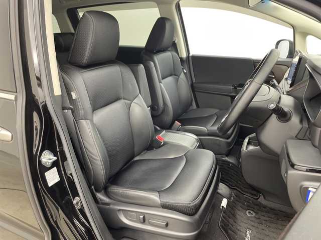 ホンダ オデッセイ ハイブリッド e:HEVアブソルート EX 兵庫県 2020(令2)年 4.7万km プレミアムスパークルブラックパール ・純正ナビ/・Bluetooth/CD/DVD/USB/TV/SD/HDMI/Apple car play/・全方位カメラ/・Honda SENSING/・衝突軽減ブレーキ（CMBS）、/・誤発進抑制機能/・後方誤発進抑制機能、歩行者/・事故低減ステアリング/・路外逸脱抑制機能/・渋滞追従機能付アダプティブクルーズコントロール（ACC）/・車線維持支援システム（LKAS）/・先行車発進お知らせ機能/・標識認識機能/・オートマチックハイビーム/・車両接近通報装置/・レーントレーシングアシスト/・ブラインドスポットシステム/・パワーバックドア/・フリップダウンモニター/・前後コーナーセンサー/・両側パワースライドドア/・ハーフレザーシート/・パワーシート/・シートヒーター/・オットマン/・純正フロアマット/・純正前後ドライブレコーダー/・ビルトインETC2.0/・AC100V充電/・純正18インチアルミホイールタイヤ/・LEDヘッドライト/・スマートキー/・ドアミラーヒーター