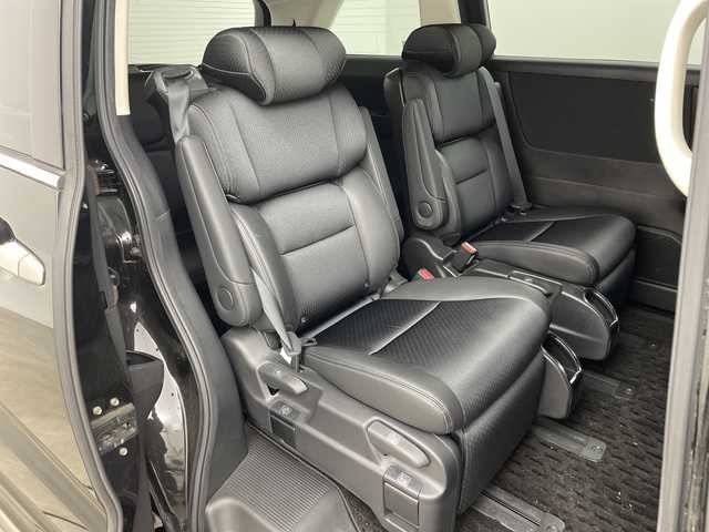 ホンダ オデッセイ ハイブリッド e:HEVアブソルート EX 兵庫県 2020(令2)年 4.7万km プレミアムスパークルブラックパール ・純正ナビ/・Bluetooth/CD/DVD/USB/TV/SD/HDMI/Apple car play/・全方位カメラ/・Honda SENSING/・衝突軽減ブレーキ（CMBS）、/・誤発進抑制機能/・後方誤発進抑制機能、歩行者/・事故低減ステアリング/・路外逸脱抑制機能/・渋滞追従機能付アダプティブクルーズコントロール（ACC）/・車線維持支援システム（LKAS）/・先行車発進お知らせ機能/・標識認識機能/・オートマチックハイビーム/・車両接近通報装置/・レーントレーシングアシスト/・ブラインドスポットシステム/・パワーバックドア/・フリップダウンモニター/・前後コーナーセンサー/・両側パワースライドドア/・ハーフレザーシート/・パワーシート/・シートヒーター/・オットマン/・純正フロアマット/・純正前後ドライブレコーダー/・ビルトインETC2.0/・AC100V充電/・純正18インチアルミホイールタイヤ/・LEDヘッドライト/・スマートキー/・ドアミラーヒーター