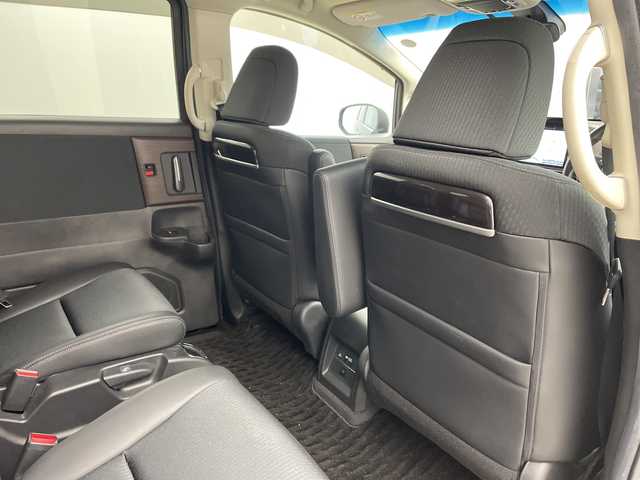 ホンダ オデッセイ ハイブリッド e:HEVアブソルート EX 兵庫県 2020(令2)年 4.7万km プレミアムスパークルブラックパール ・純正ナビ/・Bluetooth/CD/DVD/USB/TV/SD/HDMI/Apple car play/・全方位カメラ/・Honda SENSING/・衝突軽減ブレーキ（CMBS）、/・誤発進抑制機能/・後方誤発進抑制機能、歩行者/・事故低減ステアリング/・路外逸脱抑制機能/・渋滞追従機能付アダプティブクルーズコントロール（ACC）/・車線維持支援システム（LKAS）/・先行車発進お知らせ機能/・標識認識機能/・オートマチックハイビーム/・車両接近通報装置/・レーントレーシングアシスト/・ブラインドスポットシステム/・パワーバックドア/・フリップダウンモニター/・前後コーナーセンサー/・両側パワースライドドア/・ハーフレザーシート/・パワーシート/・シートヒーター/・オットマン/・純正フロアマット/・純正前後ドライブレコーダー/・ビルトインETC2.0/・AC100V充電/・純正18インチアルミホイールタイヤ/・LEDヘッドライト/・スマートキー/・ドアミラーヒーター