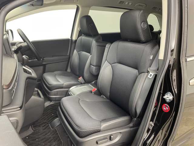 ホンダ オデッセイ ハイブリッド e:HEVアブソルート EX 兵庫県 2020(令2)年 4.7万km プレミアムスパークルブラックパール ・純正ナビ/・Bluetooth/CD/DVD/USB/TV/SD/HDMI/Apple car play/・全方位カメラ/・Honda SENSING/・衝突軽減ブレーキ（CMBS）、/・誤発進抑制機能/・後方誤発進抑制機能、歩行者/・事故低減ステアリング/・路外逸脱抑制機能/・渋滞追従機能付アダプティブクルーズコントロール（ACC）/・車線維持支援システム（LKAS）/・先行車発進お知らせ機能/・標識認識機能/・オートマチックハイビーム/・車両接近通報装置/・レーントレーシングアシスト/・ブラインドスポットシステム/・パワーバックドア/・フリップダウンモニター/・前後コーナーセンサー/・両側パワースライドドア/・ハーフレザーシート/・パワーシート/・シートヒーター/・オットマン/・純正フロアマット/・純正前後ドライブレコーダー/・ビルトインETC2.0/・AC100V充電/・純正18インチアルミホイールタイヤ/・LEDヘッドライト/・スマートキー/・ドアミラーヒーター