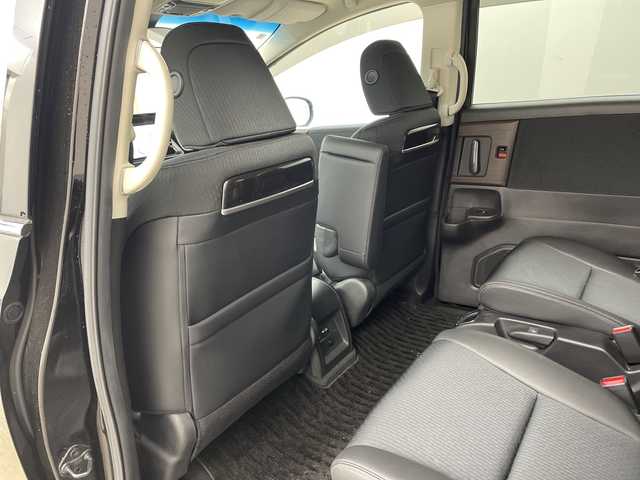 ホンダ オデッセイ ハイブリッド e:HEVアブソルート EX 兵庫県 2020(令2)年 4.7万km プレミアムスパークルブラックパール ・純正ナビ/・Bluetooth/CD/DVD/USB/TV/SD/HDMI/Apple car play/・全方位カメラ/・Honda SENSING/・衝突軽減ブレーキ（CMBS）、/・誤発進抑制機能/・後方誤発進抑制機能、歩行者/・事故低減ステアリング/・路外逸脱抑制機能/・渋滞追従機能付アダプティブクルーズコントロール（ACC）/・車線維持支援システム（LKAS）/・先行車発進お知らせ機能/・標識認識機能/・オートマチックハイビーム/・車両接近通報装置/・レーントレーシングアシスト/・ブラインドスポットシステム/・パワーバックドア/・フリップダウンモニター/・前後コーナーセンサー/・両側パワースライドドア/・ハーフレザーシート/・パワーシート/・シートヒーター/・オットマン/・純正フロアマット/・純正前後ドライブレコーダー/・ビルトインETC2.0/・AC100V充電/・純正18インチアルミホイールタイヤ/・LEDヘッドライト/・スマートキー/・ドアミラーヒーター