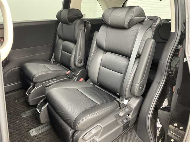 ホンダ オデッセイ ハイブリッド e:HEVアブソルート EX 兵庫県 2020(令2)年 4.7万km プレミアムスパークルブラックパール ・純正ナビ/・Bluetooth/CD/DVD/USB/TV/SD/HDMI/Apple car play/・全方位カメラ/・Honda SENSING/・衝突軽減ブレーキ（CMBS）、/・誤発進抑制機能/・後方誤発進抑制機能、歩行者/・事故低減ステアリング/・路外逸脱抑制機能/・渋滞追従機能付アダプティブクルーズコントロール（ACC）/・車線維持支援システム（LKAS）/・先行車発進お知らせ機能/・標識認識機能/・オートマチックハイビーム/・車両接近通報装置/・レーントレーシングアシスト/・ブラインドスポットシステム/・パワーバックドア/・フリップダウンモニター/・前後コーナーセンサー/・両側パワースライドドア/・ハーフレザーシート/・パワーシート/・シートヒーター/・オットマン/・純正フロアマット/・純正前後ドライブレコーダー/・ビルトインETC2.0/・AC100V充電/・純正18インチアルミホイールタイヤ/・LEDヘッドライト/・スマートキー/・ドアミラーヒーター