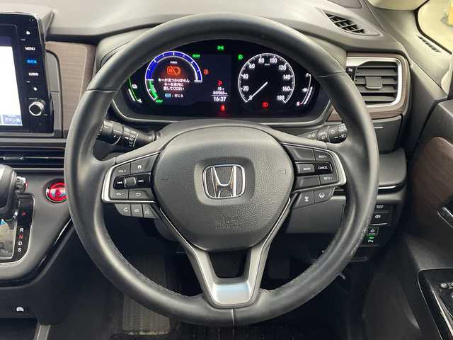 ホンダ オデッセイ ハイブリッド e:HEVアブソルート EX 兵庫県 2020(令2)年 4.7万km プレミアムスパークルブラックパール ・純正ナビ/・Bluetooth/CD/DVD/USB/TV/SD/HDMI/Apple car play/・全方位カメラ/・Honda SENSING/・衝突軽減ブレーキ（CMBS）、/・誤発進抑制機能/・後方誤発進抑制機能、歩行者/・事故低減ステアリング/・路外逸脱抑制機能/・渋滞追従機能付アダプティブクルーズコントロール（ACC）/・車線維持支援システム（LKAS）/・先行車発進お知らせ機能/・標識認識機能/・オートマチックハイビーム/・車両接近通報装置/・レーントレーシングアシスト/・ブラインドスポットシステム/・パワーバックドア/・フリップダウンモニター/・前後コーナーセンサー/・両側パワースライドドア/・ハーフレザーシート/・パワーシート/・シートヒーター/・オットマン/・純正フロアマット/・純正前後ドライブレコーダー/・ビルトインETC2.0/・AC100V充電/・純正18インチアルミホイールタイヤ/・LEDヘッドライト/・スマートキー/・ドアミラーヒーター