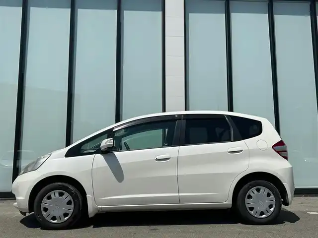ホンダ フィット L 大阪府 2010(平22)年 8.5万km プレミアムホワイトパール 純正ナビ　/   TV/CD/DVD/Bluetooth/バックモニター/純正フロアマット/スマートキー/フルフラットシート/パワーウィンドウ/オートライト/ドアバイザー/ビルトインＥＴＣ/ダブルエアバック