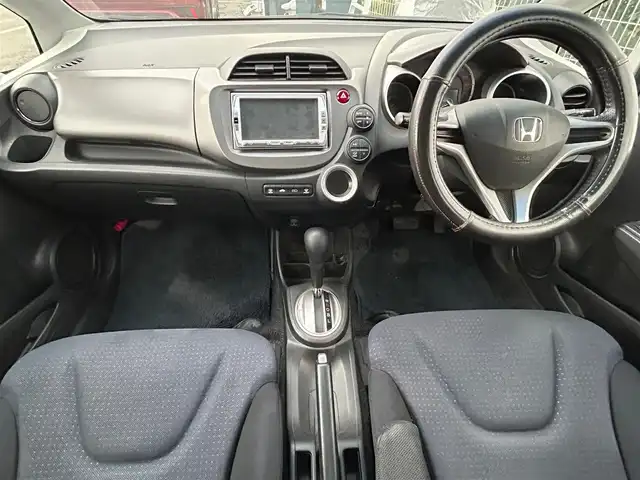 ホンダ フィット L 大阪府 2010(平22)年 8.5万km プレミアムホワイトパール 純正ナビ　/   TV/CD/DVD/Bluetooth/バックモニター/純正フロアマット/スマートキー/フルフラットシート/パワーウィンドウ/オートライト/ドアバイザー/ビルトインＥＴＣ/ダブルエアバック