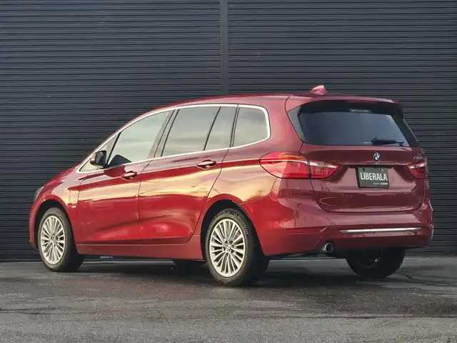 ＢＭＷ ２１８ｄ グランツアラー ラグジュアリー 山梨県 2017(平29)年 1.8万km 赤 茶革シート/ＡＣＣ/ヘッドアップディスプレイ/インテリジェントセーフティ(衝突軽減ブレーキ)/純正ＨＤＤナビ/バックカメラ/アンビエントライト/電動リアゲート/ＬＥＤヘッドライト/オートライト/前席シートヒーター/純正１７インチＡＷ/スマートキー