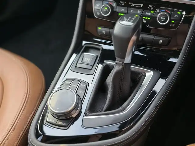 ＢＭＷ ２１８ｄ グランツアラー ラグジュアリー 山梨県 2017(平29)年 1.8万km 赤 茶革シート/ＡＣＣ/ヘッドアップディスプレイ/インテリジェントセーフティ(衝突軽減ブレーキ)/純正ＨＤＤナビ/バックカメラ/アンビエントライト/電動リアゲート/ＬＥＤヘッドライト/オートライト/前席シートヒーター/純正１７インチＡＷ/スマートキー