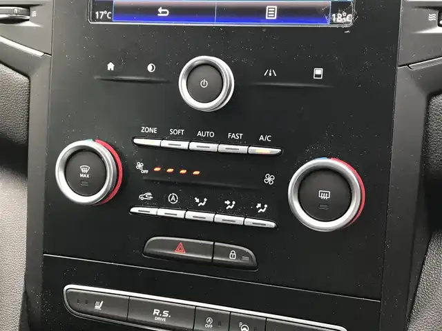 ルノー メガーヌ 1．6 富山県 2018(平30)年 3.9万km 青 ディスプレイオーディオ/Bluetooth/衝突被害軽減ブレーキ/コーナーセンサー/レーンキープアシスト/ブラインドスポットモニター/社外AWスタッドレスタイヤ車載/革巻きステアリング/プッシュスタート/スマートキー/LEDヘッドライト/オートライト/ルーフレール/パドルシフト/ETC