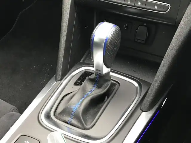 ルノー メガーヌ 1．6 富山県 2018(平30)年 3.9万km 青 ディスプレイオーディオ/Bluetooth/衝突被害軽減ブレーキ/コーナーセンサー/レーンキープアシスト/ブラインドスポットモニター/社外AWスタッドレスタイヤ車載/革巻きステアリング/プッシュスタート/スマートキー/LEDヘッドライト/オートライト/ルーフレール/パドルシフト/ETC